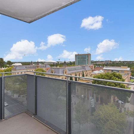 Light & Airy 3 Bd Cbd Apt: Balconytramwifi/Parking Apartment Аделейд Екстериор снимка