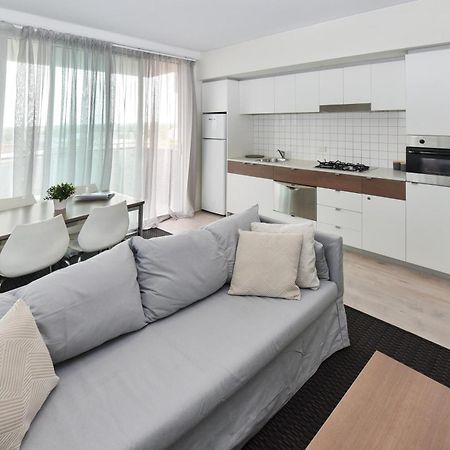 Light & Airy 3 Bd Cbd Apt: Balconytramwifi/Parking Apartment Аделейд Екстериор снимка