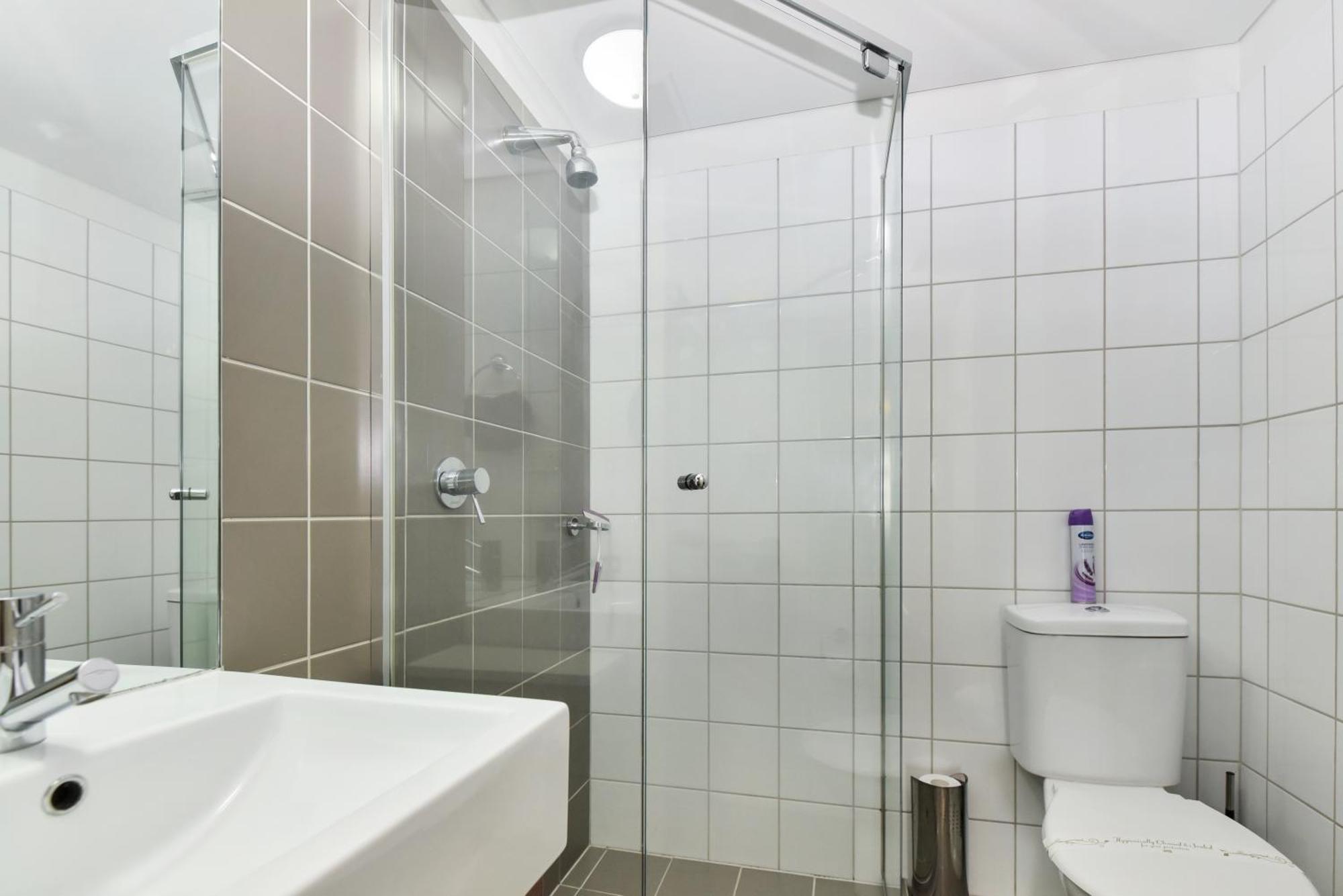 Light & Airy 3 Bd Cbd Apt: Balconytramwifi/Parking Apartment Аделейд Екстериор снимка