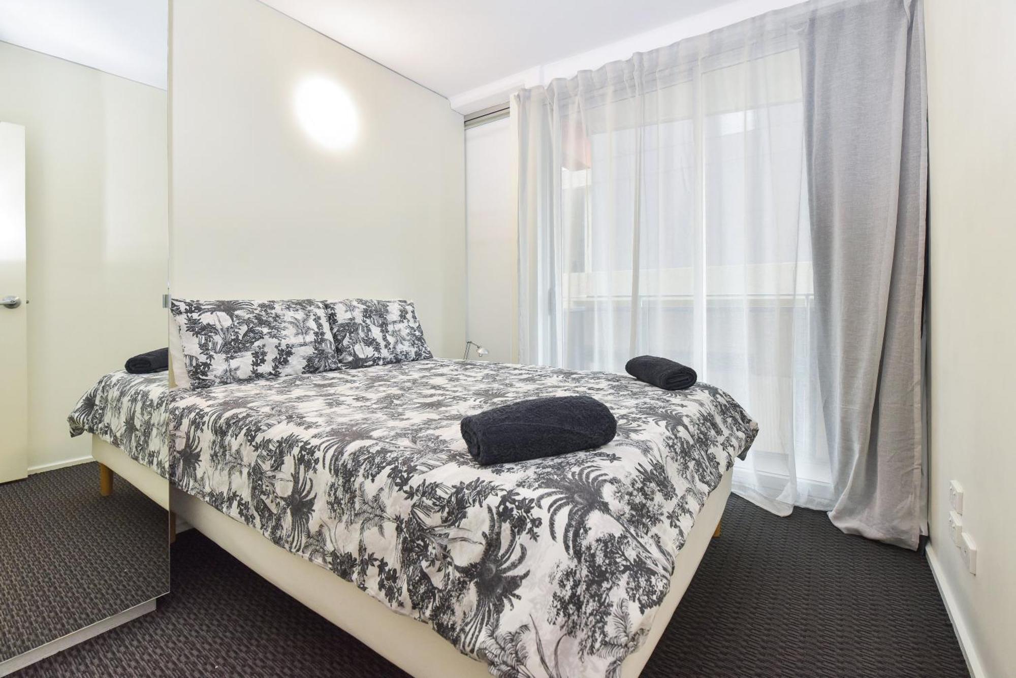 Light & Airy 3 Bd Cbd Apt: Balconytramwifi/Parking Apartment Аделейд Екстериор снимка