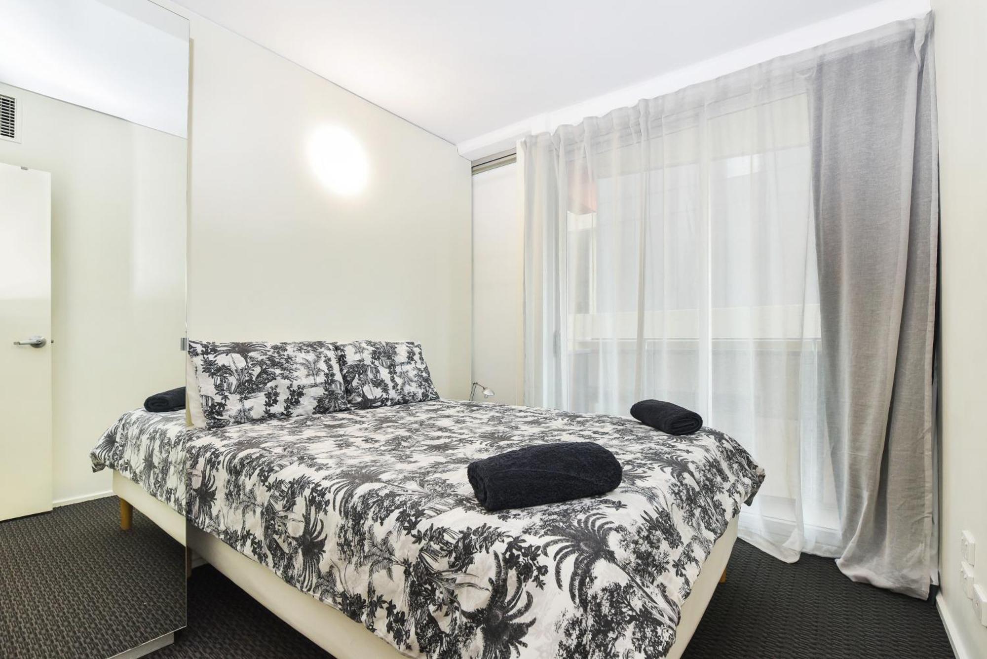 Light & Airy 3 Bd Cbd Apt: Balconytramwifi/Parking Apartment Аделейд Екстериор снимка